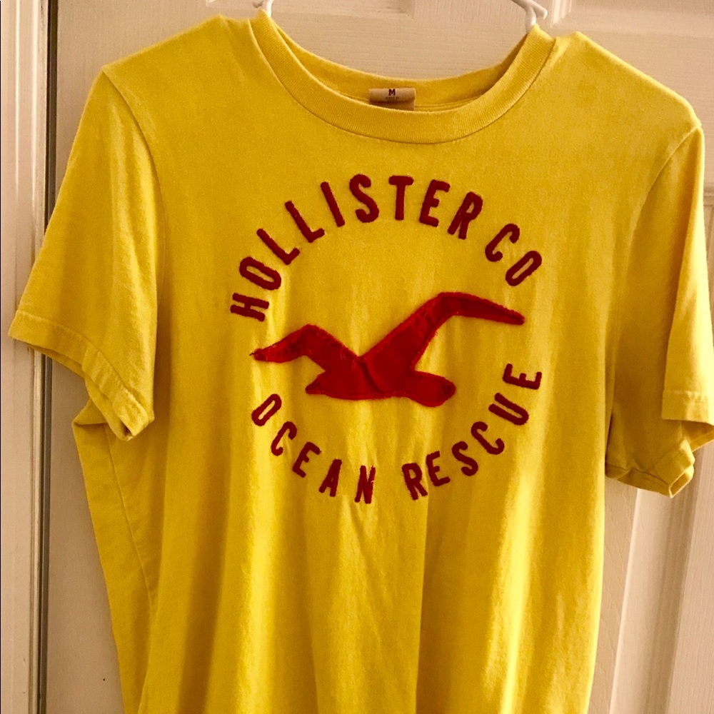 🌊Men’s Hollister T-Shirt🌊